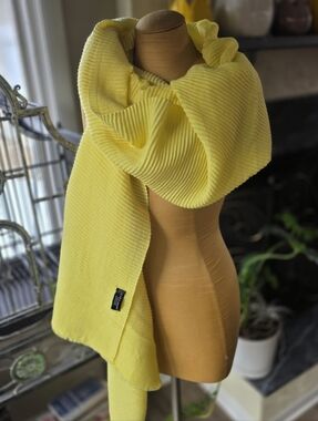 ZARA Yellow Pleated Scarf Lightweight Wrap Shawl Bright Summer Accessory